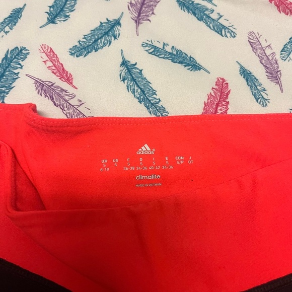 🌸Adidas Black and Red Leggings 3/4 - Picture 4 of 5